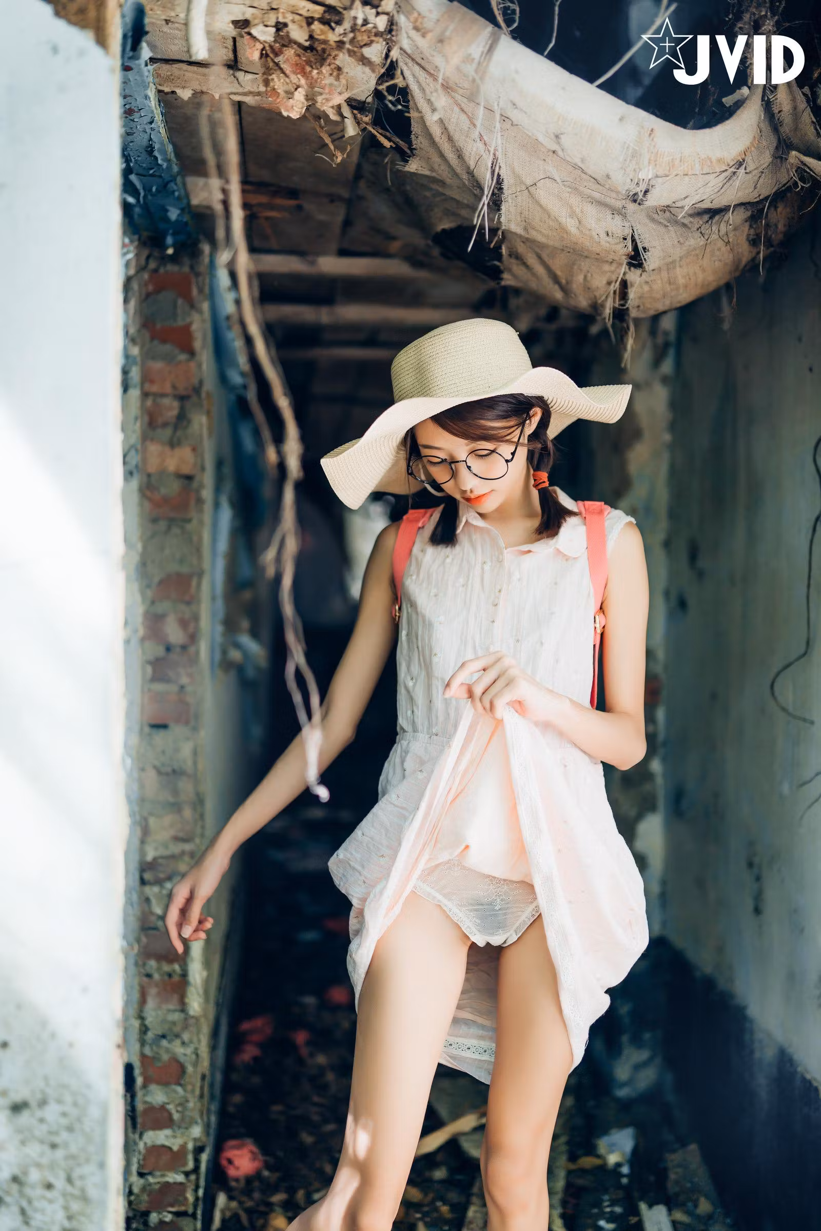 嫰穴美穴漏点福利系列之极致全裸户外露出曲线